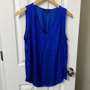 Banana republic v neck top